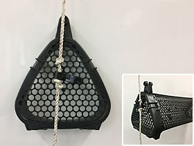 ロープの結び目に引っ掛けて垂下